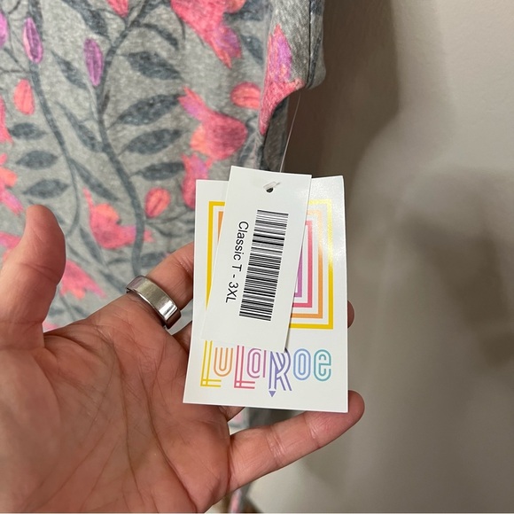 NWT Lularoe Classic Tee Gray Tulip Floral Top size 3XL - Picture 4 of 7